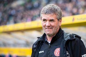 必发下载-第7次带队升入德甲，科隆主帅冯克尔是德乙历史升级次数最多主帅