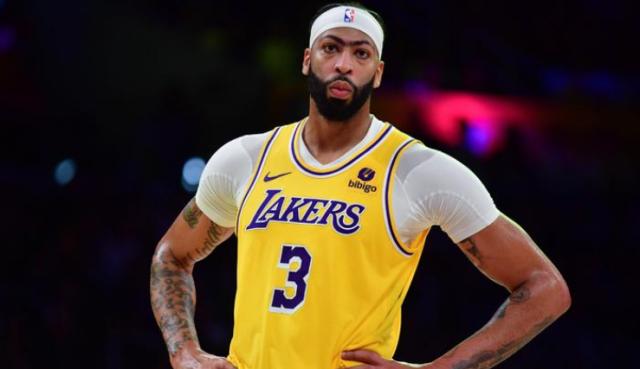 必发下载-本赛季唯一最佳阵+最佳防阵 戴维斯扛起湖人大旗