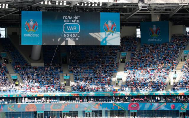 【观察】不做主角操作规范 VAR欧洲杯展露最佳形态
